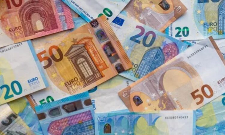 Dolar ve euro güne yükselişle başladı 1 Aşırı sağın zaferi sonrası Euro’nun geleceği riskli görünüyor