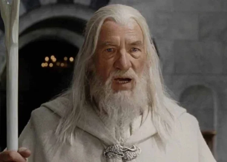 Yüzüklerin Efendisi’nin Gandalf’ı hastaneye kaldırıldı 1 Yüzüklerin Efendisi’nin Gandalf’ı hastaneye kaldırıldı