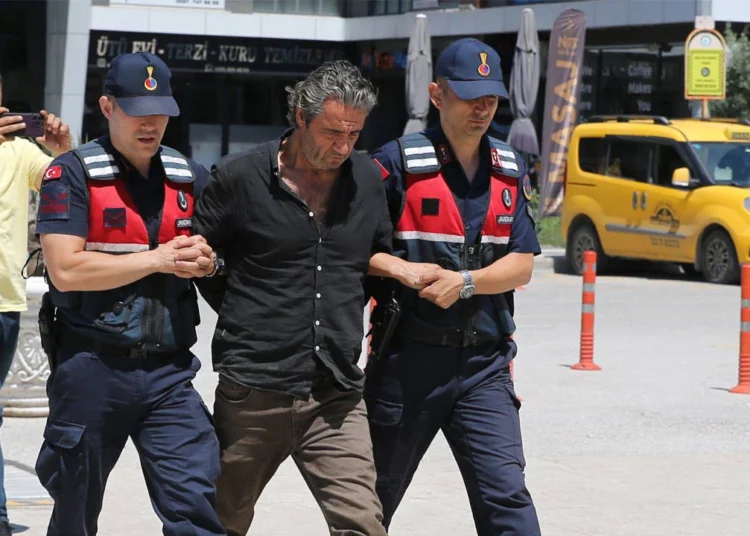 Sedef Güler'i öldürdükten sonra halıya sarıp denize atan katil yakalandı 1 Sedef Güler’i öldürdükten sonra halıya sarıp denize atan katil yakalandı
