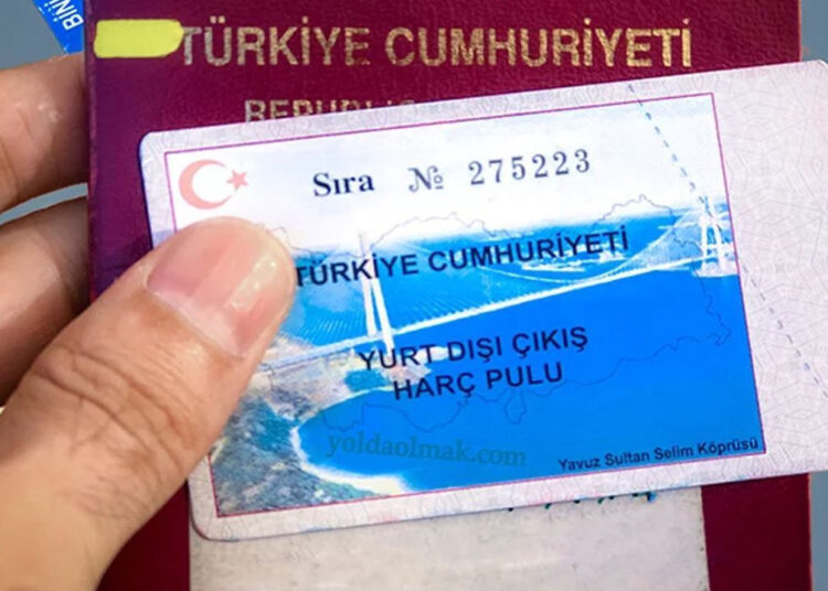 Gelir İdaresi, 150 liralık yurt dışı pul harcının 1.500 değil 3 bin liraya çıkartılmasını istemiş 1 Gelir İdaresi, 150 liralık yurt dışı pul harcının 1.500 değil 3 bin liraya çıkartılmasını istemiş
