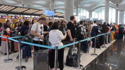 Gelir İdaresi, 150 liralık yurt dışı pul harcının 1.500 değil 3 bin liraya çıkartılmasını istemiş 2 Gelir İdaresi, 150 liralık yurt dışı pul harcının 1.500 değil 3 bin liraya çıkartılmasını istemiş