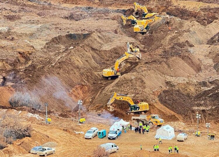 İliç'te bir işçinin daha cansız bedenine ulaşıldı 1 İliç’te bir işçinin daha cansız bedenine ulaşıldı