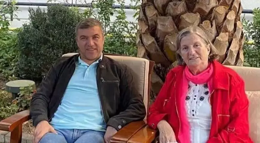 Küçükkaya'nın acı günü: Annesi denizde kalp krizi geçirip hayatını kaybetti 2 Küçükkaya'nın acı günü: Annesi denizde kalp krizi geçirip hayatını kaybetti