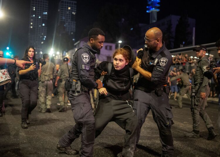 İsrailliler Netanyahu’nun istifası için sokağa döküldü