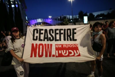 İsrail karıştı, on binlerce protestocu Netanyahu'nun istifasını istedi