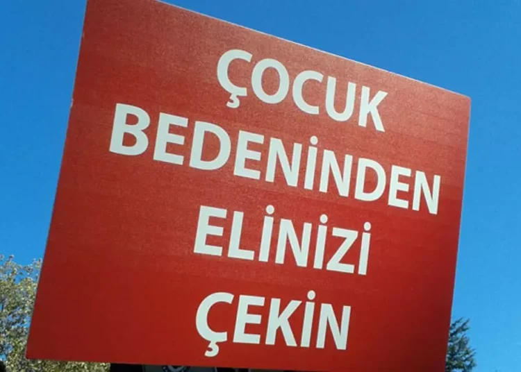 İzmir’de Bachmeier vakası: Çocuğu onlarca kişi tarafından istismar edilen anne, evleri ateşe verdi 1 İzmir’de Bachmeier vakası: Çocuğu onlarca kişi tarafından istismar edilen anne, evleri ateşe verdi