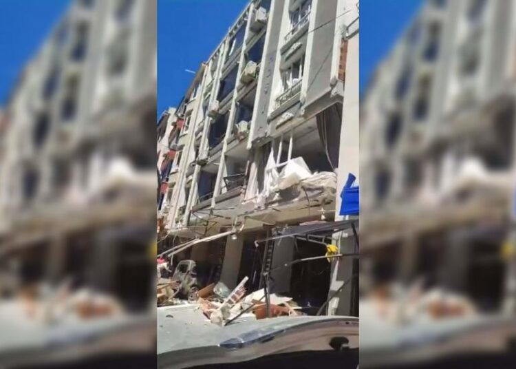 İzmir'de patlama: 4 ölü, 63 yaralı 1 İzmir’de patlama: 4 ölü, 63 yaralı
