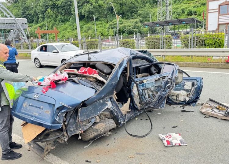 Rize’de feci kaza: Anne ile iki çocuk öldü, baba ve bir çocuk ağır yaralı 1 Rize’de feci kaza: Anne ile iki çocuk öldü, baba ve bir çocuk ağır yaralı