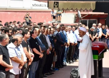 Öldürülen lise müdür yardımcısı son yolculuğuna uğurlandı