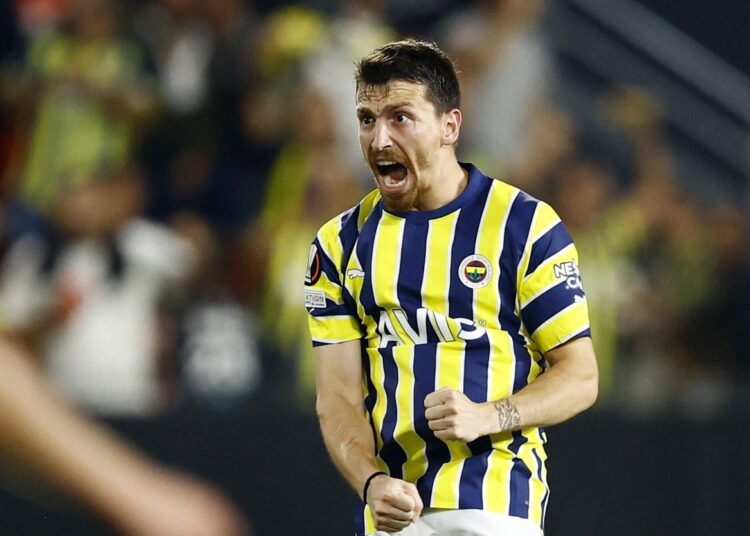 Mert Hakan Yandaş iki yıl daha Fenerbahçe’de 1 Mert Hakan Yandaş iki yıl daha Fenerbahçe’de