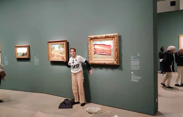 İklim aktivistleri bu sefer Monet tablosunu hedef aldı, üzerine ‘cehennem’ resmi yapıştırıldı