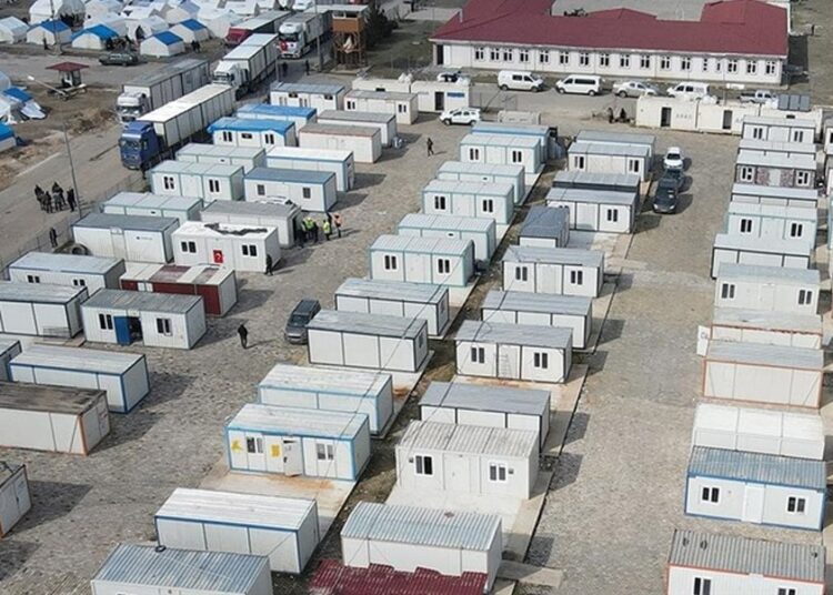 Yöneticilikten ayrılan, tatile giden ve ücretli öğretmenler konteynerleri boşaltsın! 1 Yöneticilikten ayrılan, tatile giden ve ücretli öğretmenler konteynerleri boşaltsın!