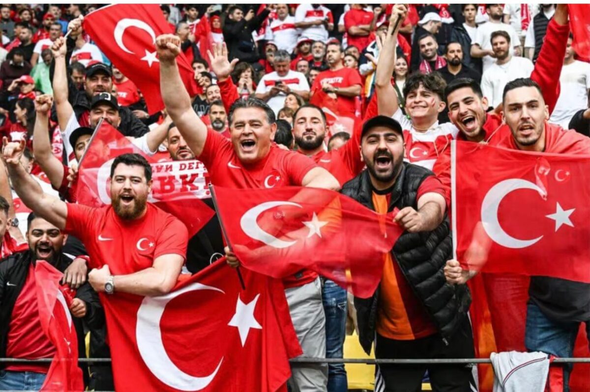 Ertuğrul Özkök: 10 yıl sonra Olimpiyat Stadı’nın üçte ikisi Suriye bayrağı olursa...