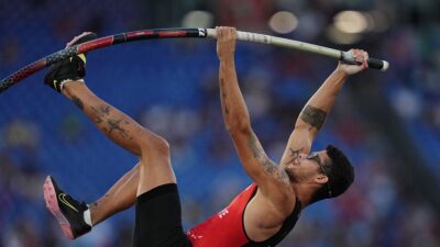 Türk atletizminde ilk! Ersu Şaşma sırıkla atlamada bronz madalya kazandı 2 Türk atletizminde ilk! Ersu Şaşma sırıkla atlamada bronz madalya kazandı