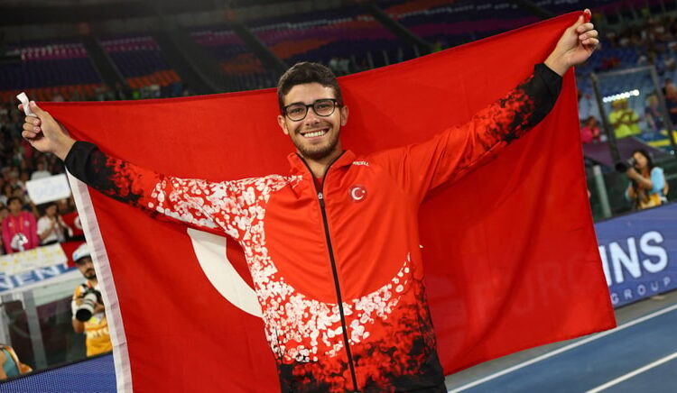 Türk atletizminde ilk! Ersu Şaşma sırıkla atlamada bronz madalya kazandı 1 Türk atletizminde ilk! Ersu Şaşma sırıkla atlamada bronz madalya kazandı