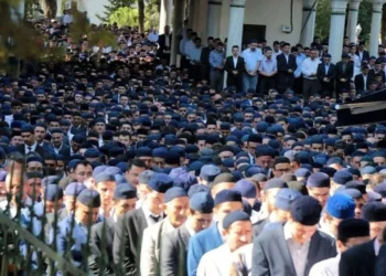 AK Parti-Süleymancı kavgasında yeni hamle! Mahkemenin iptal kararına belediye yeşil alan yaparak karşılık verdi