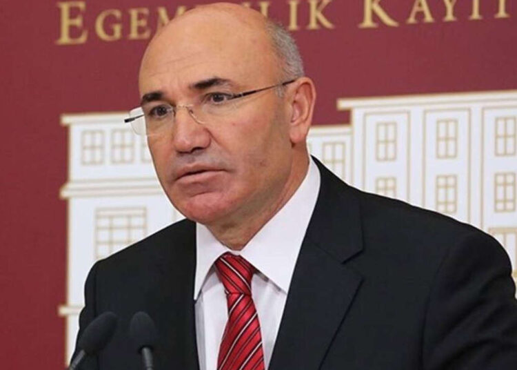 CHP'den Hakkari'ye kayyım atanmasına ilk tepkiler: Hukuksuzluktur, siyasi hamledir 1 CHP’den Hakkari’ye kayyım atanmasına ilk tepkiler: Hukuksuzluktur, siyasi hamledir