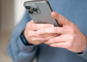 Telefondan sildiği aldatma yazışmaları bilgisayarda kaldı! Evliliği bitince Apple’dan 200 milyon lira istedi 8 Telefondan sildiği aldatma yazışmaları bilgisayarda kaldı! Evliliği bitince Apple’dan 200 milyon lira istedi