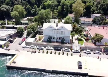 Yalıda soygun! 130 milyon liralık dövizi çaldılar