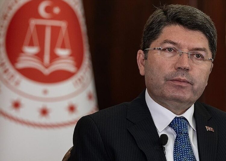 Adalet Bakanı Tunç açıkladı: Sokak röportajları yasaklanacak mı? 1 Adalet Bakanı Yılmaz Tunç ile HSK üyeleri arasında müfettiş krizi