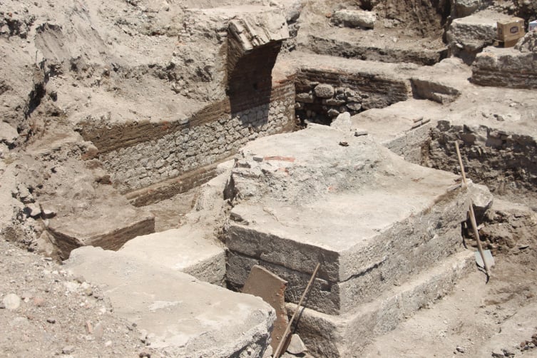 Temel kazısında Roma dönemine ait hamam bulundu