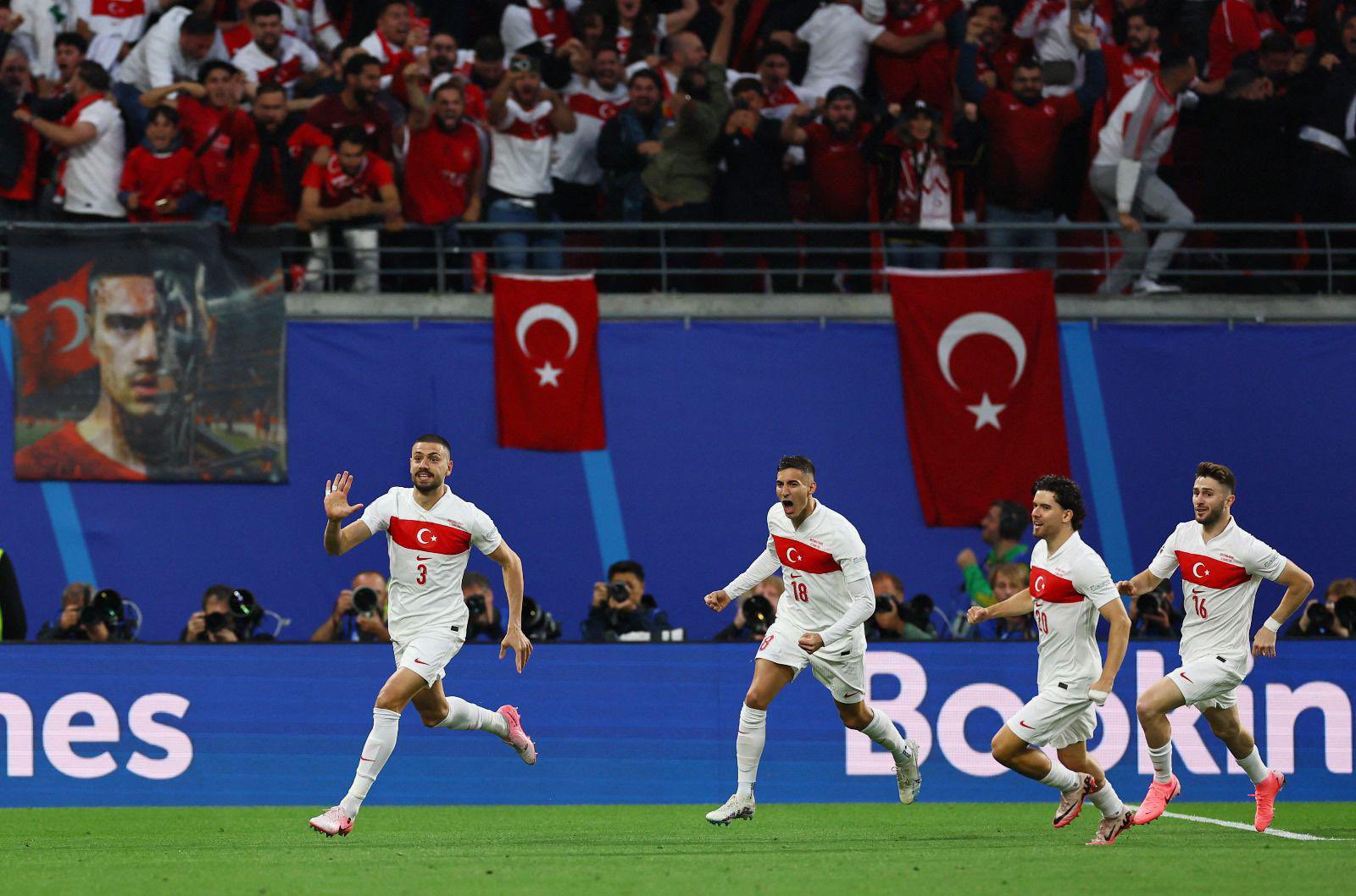 Avusturya'yı Merih Demiral'le geçen Türkiye, çeyrek finalde 2 Avusturya'yı Merih Demiral'le geçen Türkiye, çeyrek finalde