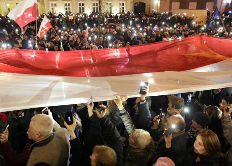 Suna Yaman yazdı I Polonya'da halk yargı reformuna karşı ayakta 1 Suna Yaman yazdı I Polonya’da halk yargı reformuna karşı ayakta