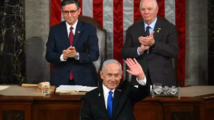 Katliamcı Netanyahu, ABD Kongresi’nde ayakta alkışlandı