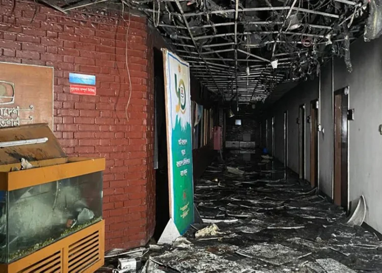 Bangladeş'te protestolar: Sokağa çıkma yasağı 7 saatliğine kaldırıldı 1 Bangladeş’te protestolar: Sokağa çıkma yasağı 7 saatliğine kaldırıldı