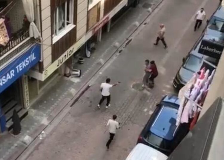 Zeytinburnu'nda çatışma: 1 kişi öldü 1 Zeytinburnu’nda çatışma: 1 kişi öldü