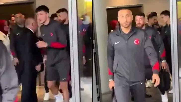 Cenk Tosun'dan Mehmet Büyükekşi açıklaması: Neden tokalaşmadı? 1 Cenk Tosun’dan Mehmet Büyükekşi açıklaması: Neden tokalaşmadı?