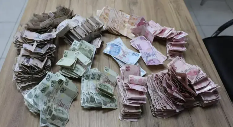 Dilencinin üzerinden çıkan paralar şoke etti 2 Dilencinin üzerinden çıkan paralar şoke etti