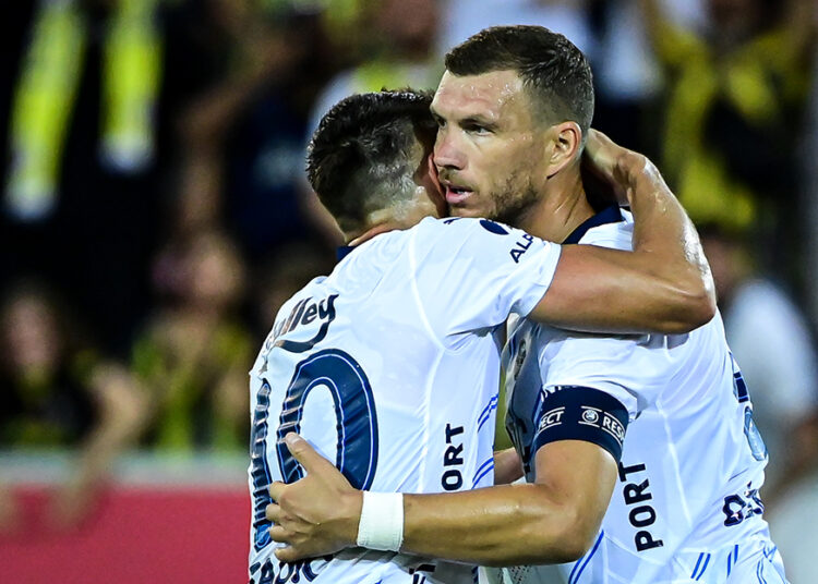 Fenerbahçe’nin yüzü Avrupa’da Dzeko’yla güldü