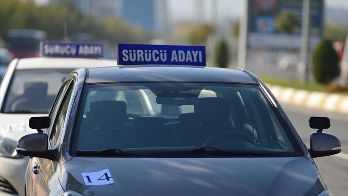 Sürücü adaylarına park manevrasında iki deneme hakkı 2 Sürücü adaylarına park manevrasında iki deneme hakkı