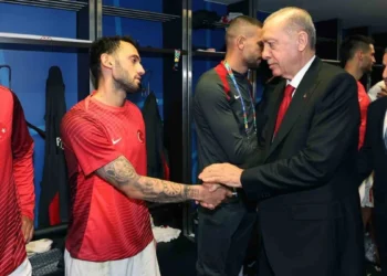 Erdoğan’dan millilere soyunma odasında tebrik