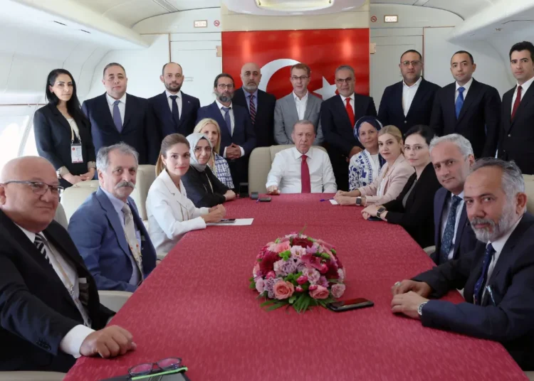 Erdoğan, KKTC dönüşünde açıkladı: Emeklilik sistemi değişiyor mu? 1 Erdoğan, KKTC dönüşünde açıkladı: Emeklilik sistemi değişiyor mu?