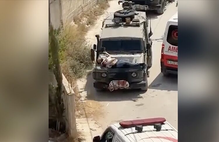 İsrail, Filistinli genci araca bağlayıp canlı kalkan yaptı 1 İsrail, Filistinli genci araca bağlayıp canlı kalkan yaptı