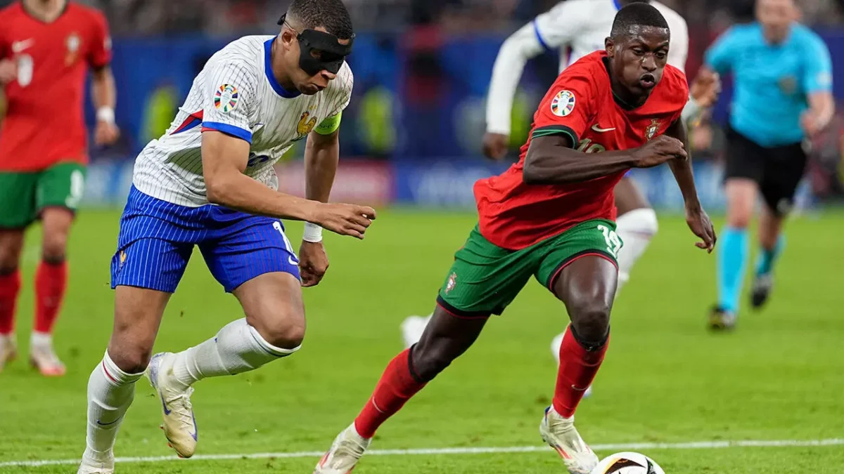 İspanya mı, Fransa mı? EURO 2024'te ilk finalist belli oluyor! 4 İspanya mı, Fransa mı? EURO 2024'te ilk finalist belli oluyor!