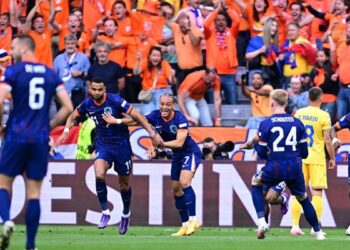Hollanda, güle oynaya çeyrek finalde
