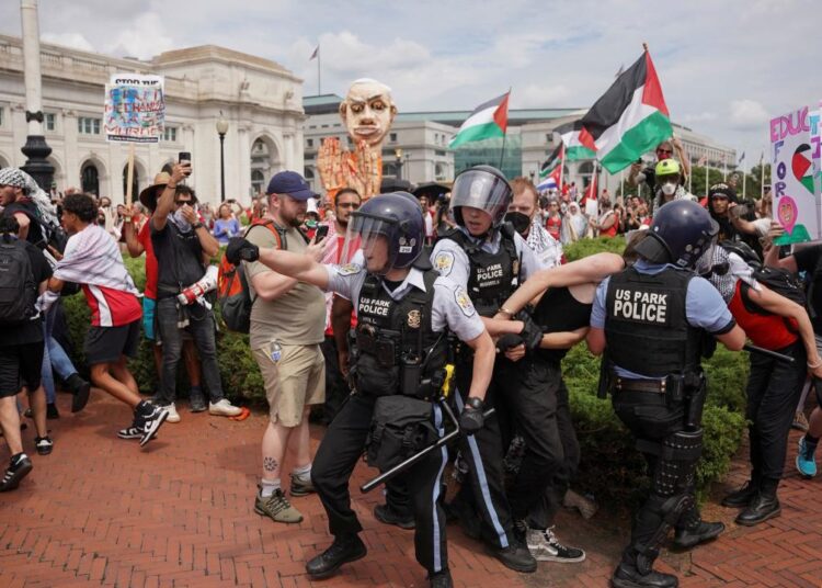Katil Netanyahu’ya Washington’da dev protesto