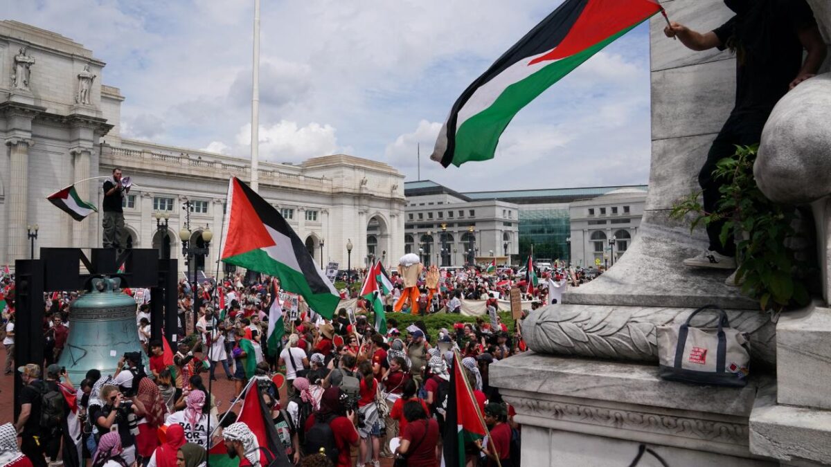 Katil Netanyahu'ya Washington'da dev protesto