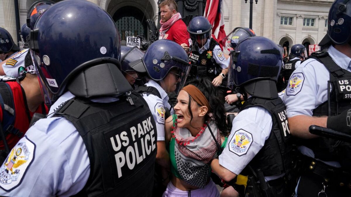 Katil Netanyahu'ya Washington'da dev protesto