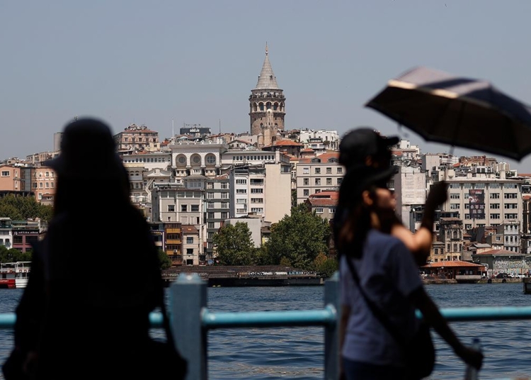 Ege, Akdeniz ve Güneydoğu'da termometreler 40 dereceyi gösterecek 1 İstanbul’da yaşayanlara sıcaklık ve nem uyarısı: Kavrulacağız, dışarı çıkmayın!
