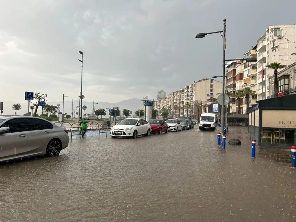 Yoldaki su birikintisinde elektrik akımına kapılan 2 kişiden acı haber 2 Yoldaki su birikintisinde elektrik akımına kapılan 2 kişiden acı haber