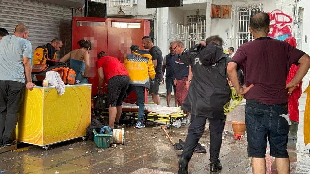 Yoldaki su birikintisinde elektrik akımına kapılan 2 kişiden acı haber 3 Yoldaki su birikintisinde elektrik akımına kapılan 2 kişiden acı haber