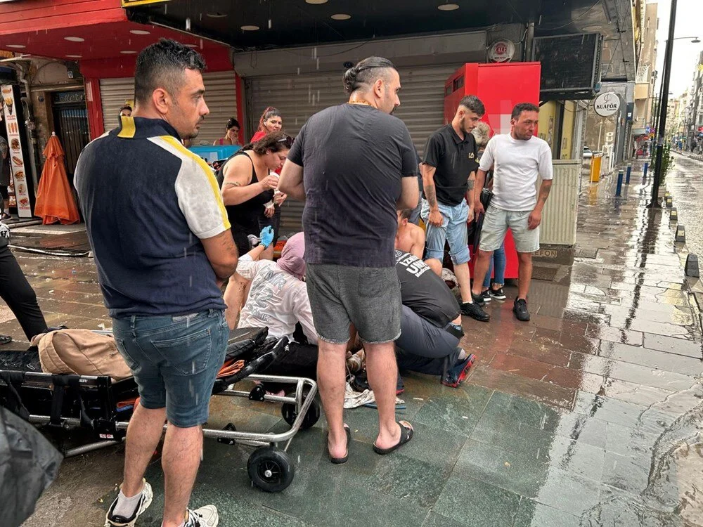 Yoldaki su birikintisinde elektrik akımına kapılan 2 kişiden acı haber 5 Yoldaki su birikintisinde elektrik akımına kapılan 2 kişiden acı haber