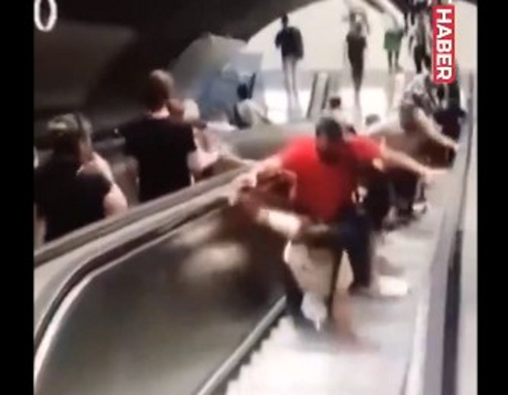 İzmir Metrosu’ndan sonra Diyarbakır Havalimanı’nda yürüyen merdiven kazası 3 İzmir Metrosu’ndan sonra Diyarbakır Havalimanı’nda yürüyen merdiven kazası