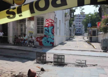 ‘Yoldaki elektrik kaçağı' soruşturmasında 29 gözaltı 7 ‘Yoldaki elektrik kaçağı’ soruşturmasında 29 gözaltı