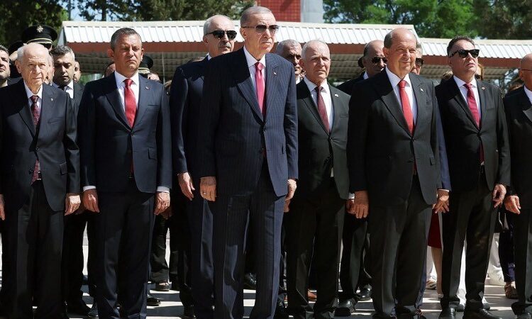 Tarihi zaferin 50'inci yılı: Lefkoşa’da gövde gösterisi 1 Tarihi zaferin 50’inci yılı: Lefkoşa’da gövde gösterisi