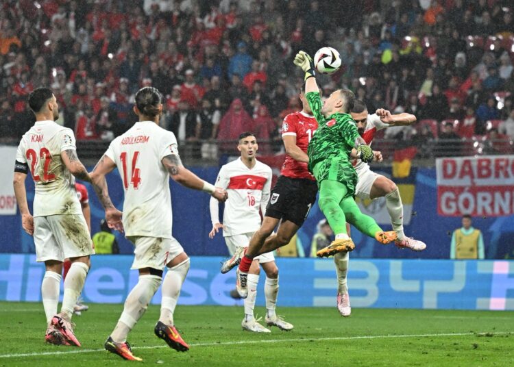 Avusturya'yı Merih Demiral'le geçen Türkiye, çeyrek finalde 1 Avusturya’yı Merih Demiral’le geçen Türkiye, çeyrek finalde